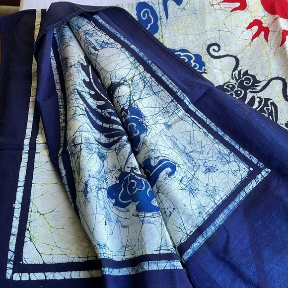 Indonesian Batik fabric, dark indigo blue/black contrast, red sun/flower motif - Picture 3 of 5